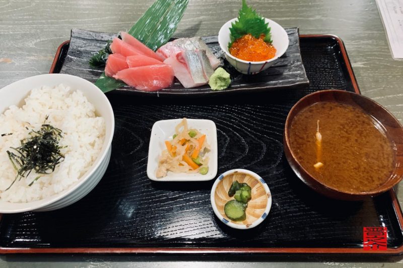 魚市場食堂平の屋三色丼