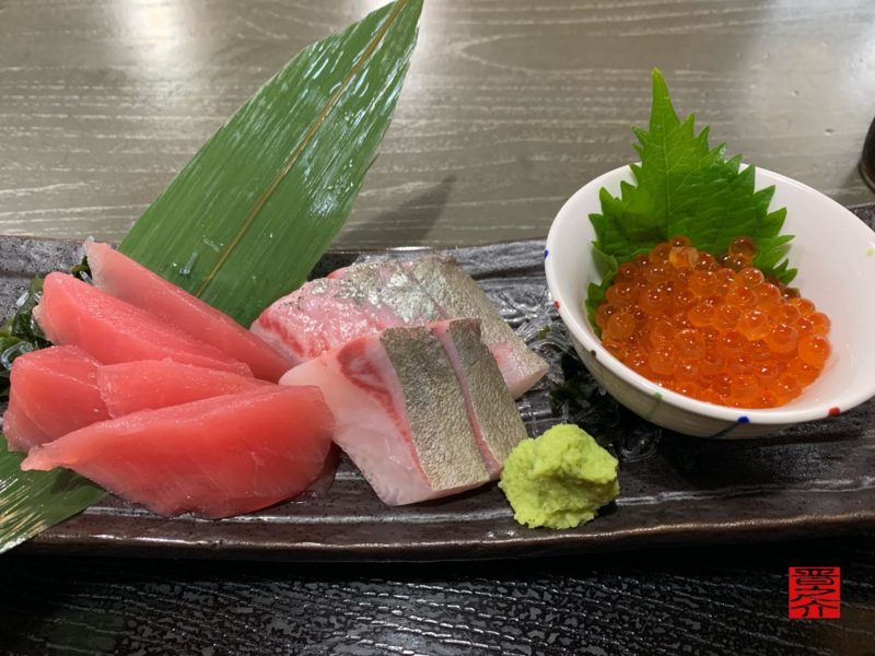 魚市場食堂平の屋三色刺身