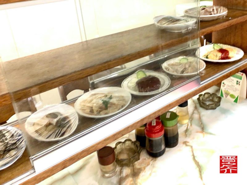 めしとん汁常ガラスケース2
