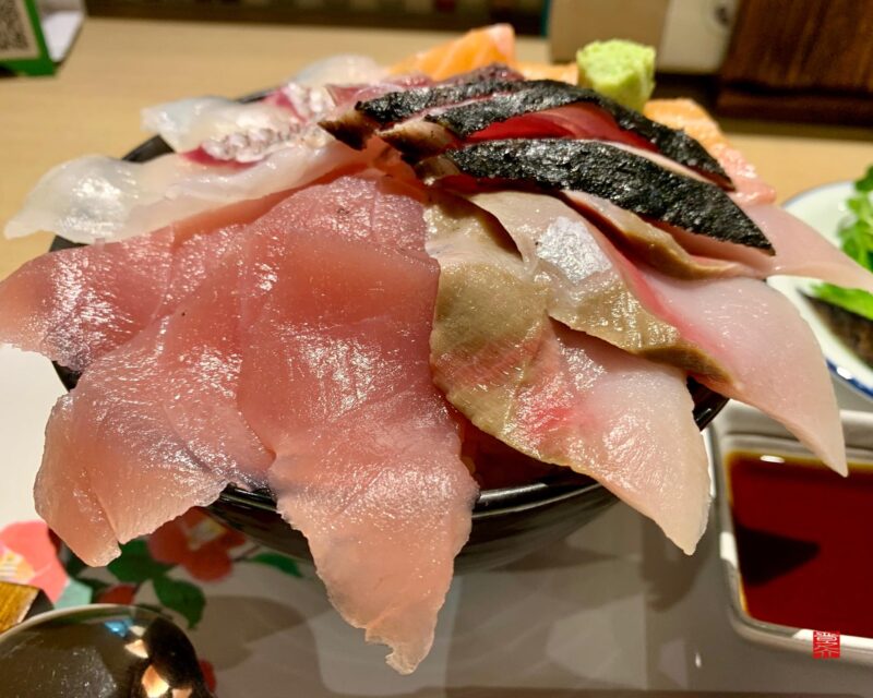 彩花亭海鮮丼４