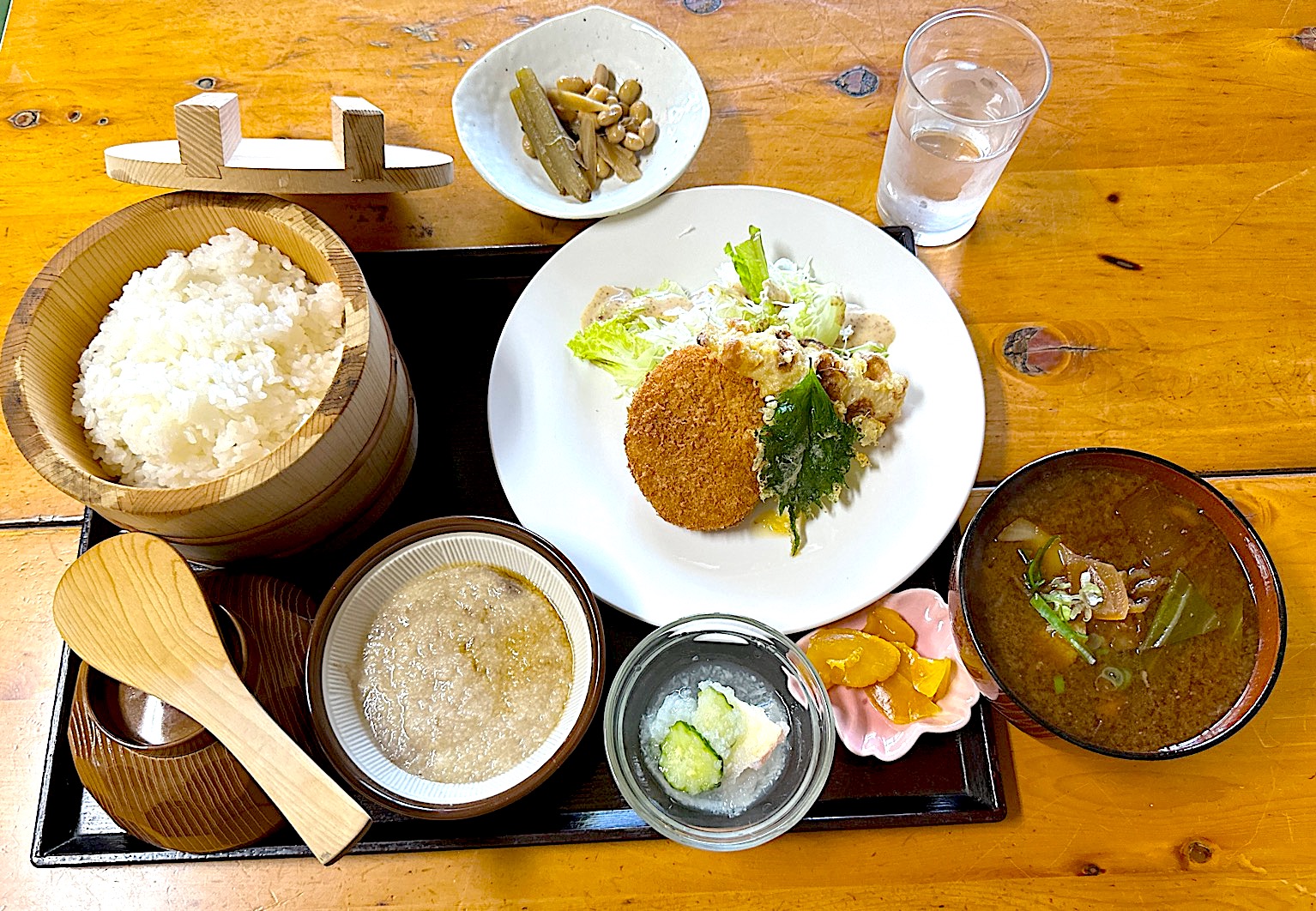 やま膳おまかせランチ上から見た画