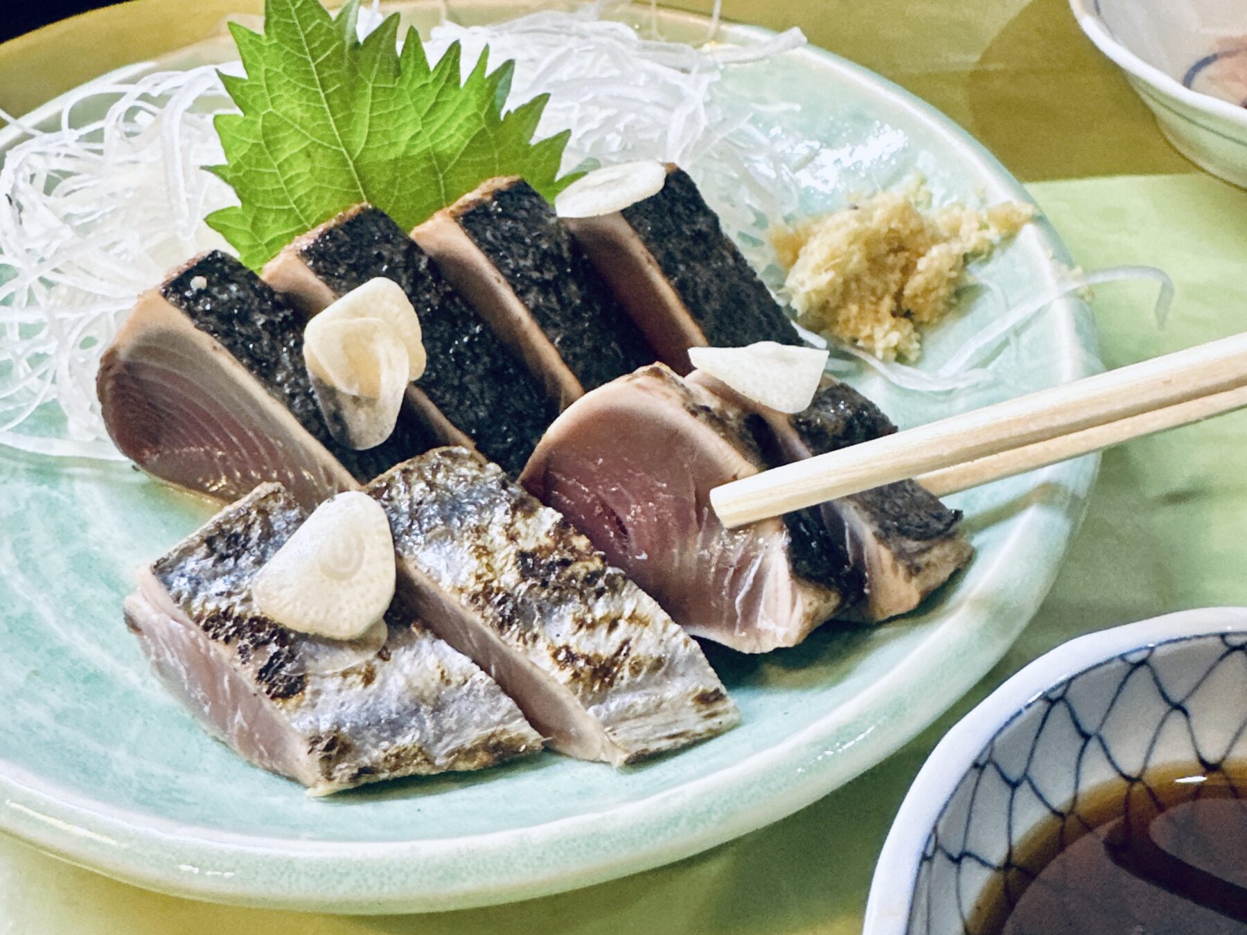 食堂銭屋カツオのたたきアップ