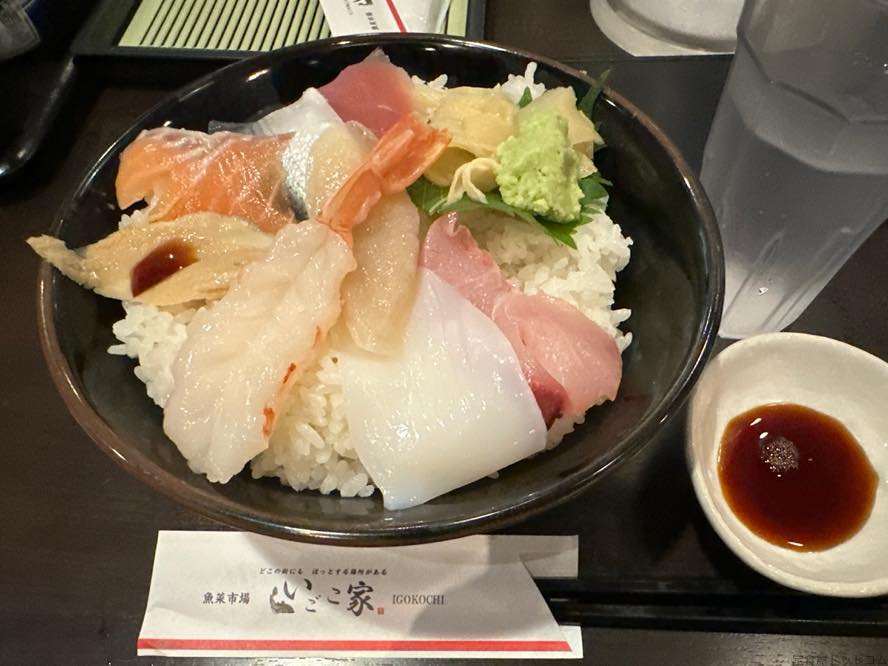 魚菜市場いごこ家の海鮮丼