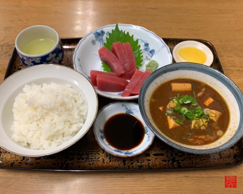 豊橋市「平和食堂」の「豚汁定食」と「お刺身」