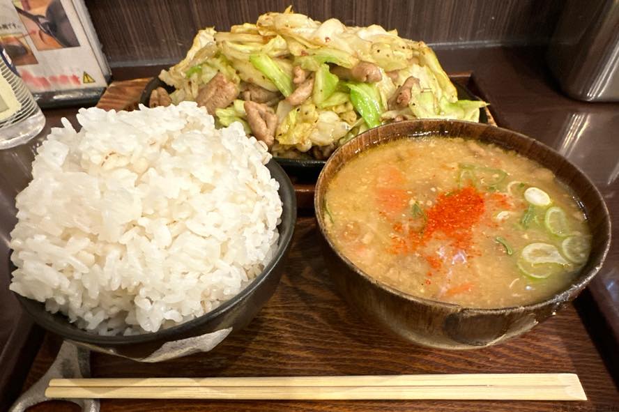 肉米「モツ鉄板」