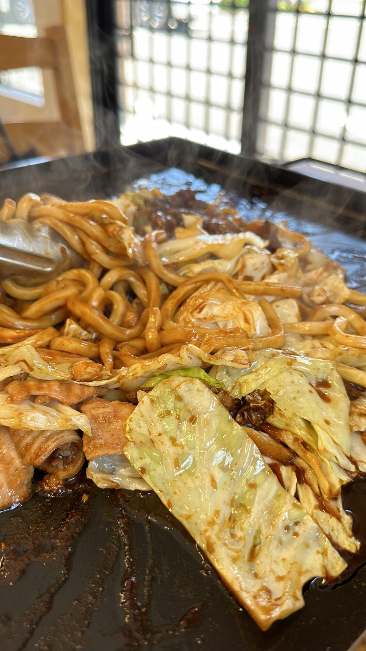 海山食堂　ホルモン焼きの仕上げにうどん