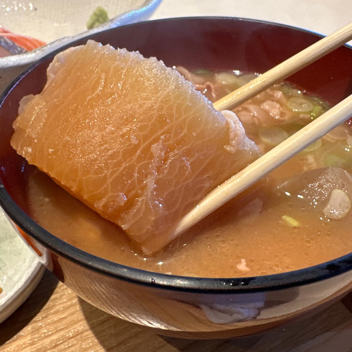 「刺身盛り合わせ定食」豚汁